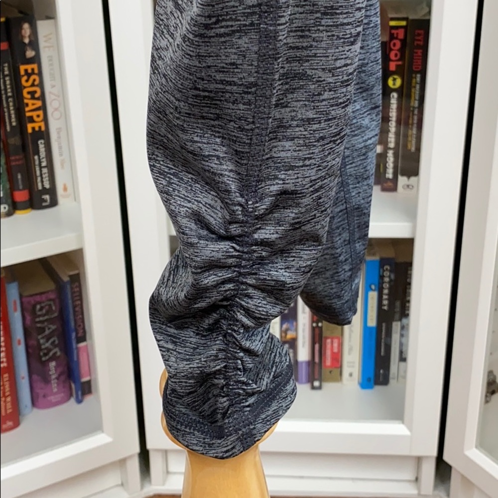 GAIAM Marled Gray Rouched Leg Cropped Leggings - Picture 4 of 16